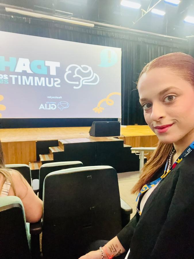 Beatriz at the TDAH Summit 2025 auditorium
